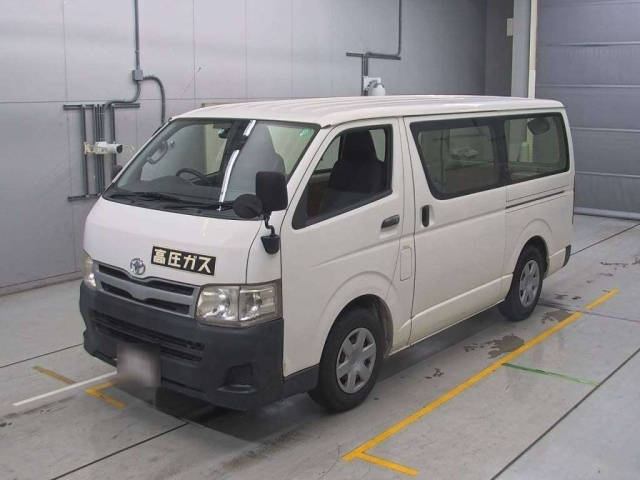 TOYOTA REGIUS ACE VAN