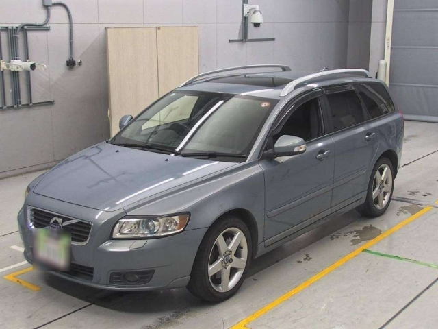 VOLVO V50