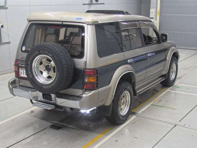 MITSUBISHI PAJERO
