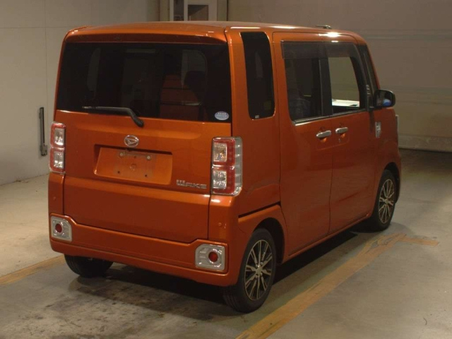 DAIHATSU WAKE