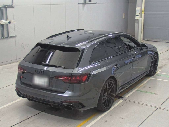 AUDI RS4