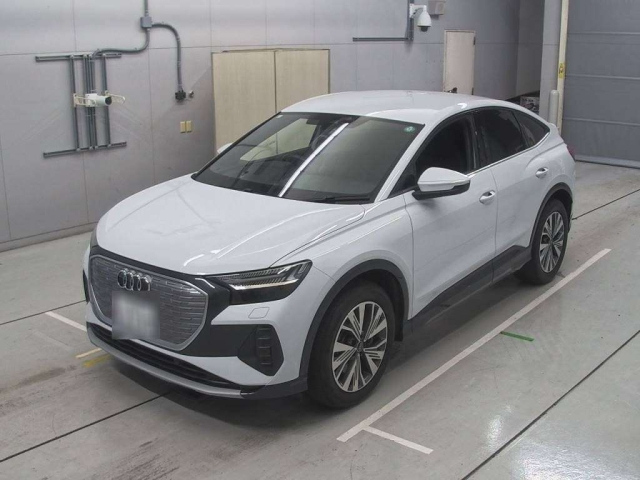 AUDI Q4
