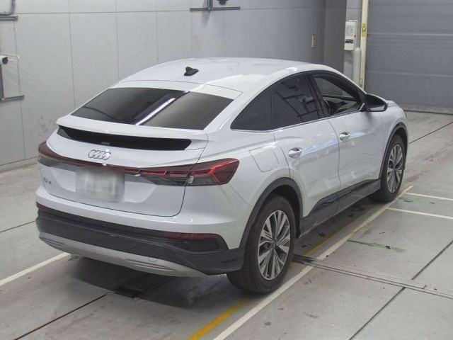 AUDI Q4