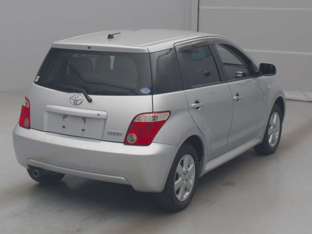 TOYOTA IST