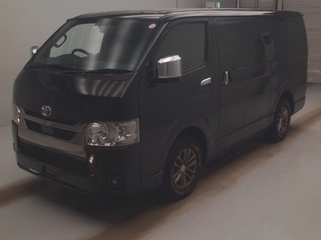 TOYOTA HIACE VAN