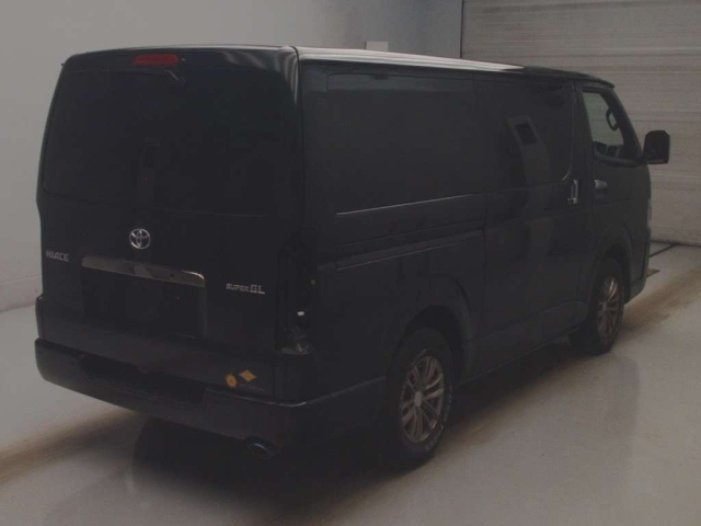 TOYOTA HIACE VAN