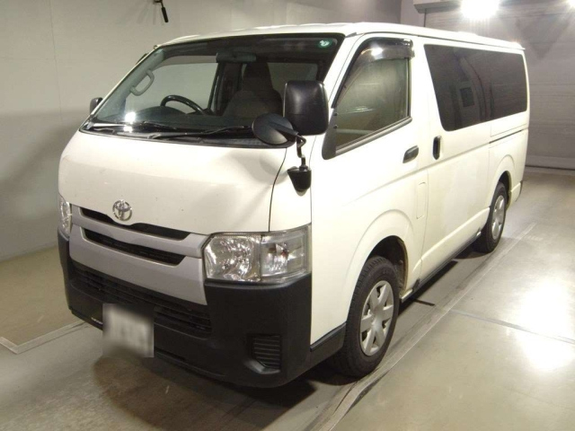TOYOTA HIACE VAN