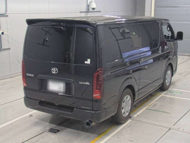 TOYOTA HIACE VAN