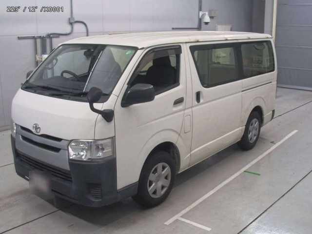 TOYOTA HIACE VAN