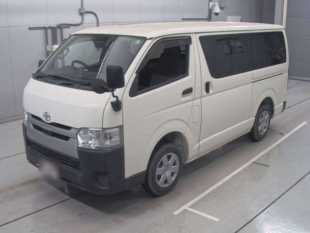 TOYOTA HIACE VAN