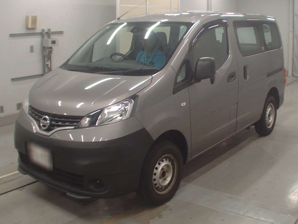 NISSAN NV200