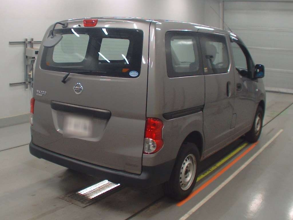 NISSAN NV200