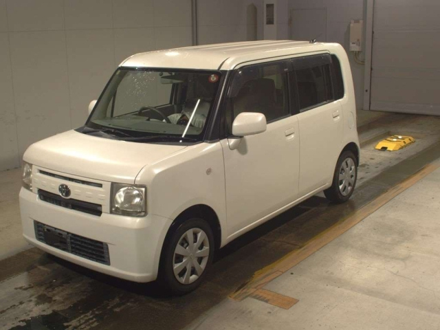 TOYOTA PIXIS SPACE
