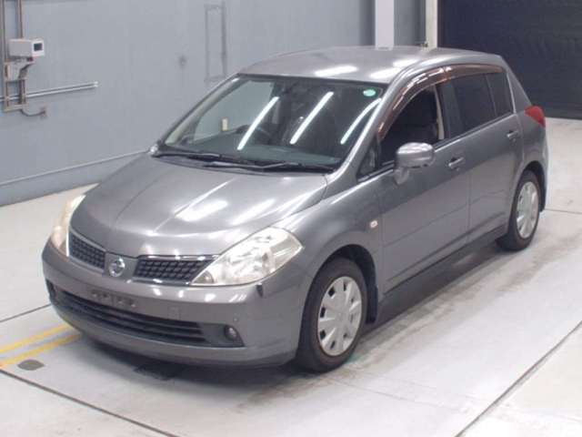 NISSAN TIIDA