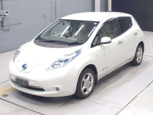 NISSAN LEAF