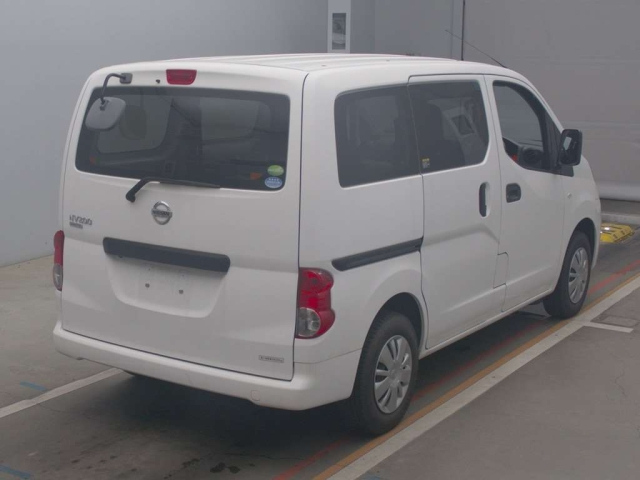 NISSAN NV200