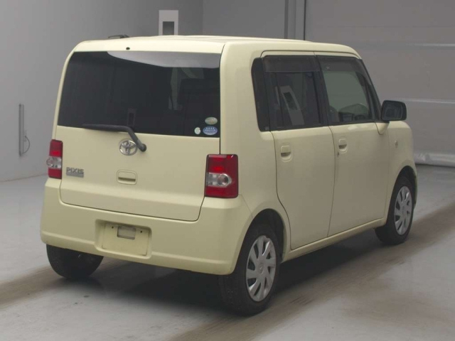 TOYOTA PIXIS SPACE