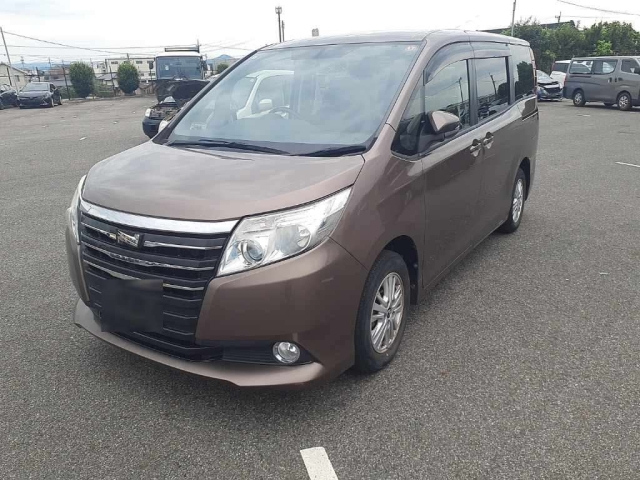TOYOTA NOAH