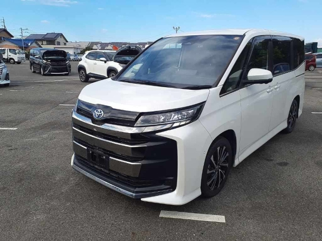 TOYOTA NOAH