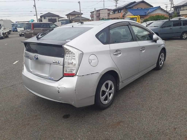 TOYOTA PRIUS PHV