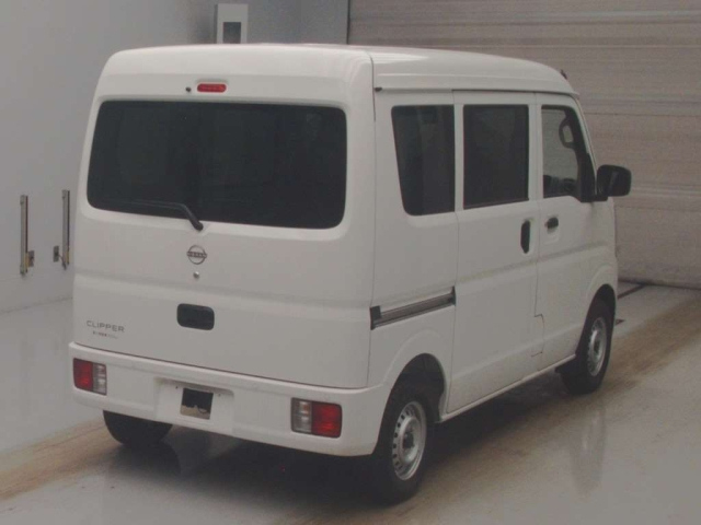 NISSAN CLIPPER VAN