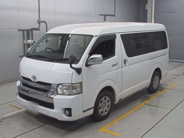 TOYOTA HIACE