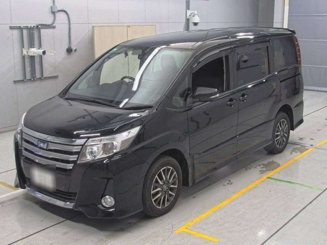 TOYOTA NOAH