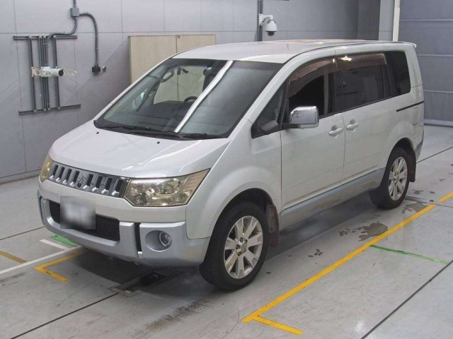 MITSUBISHI DELICA D5