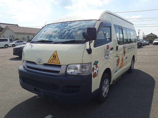 TOYOTA HIACE