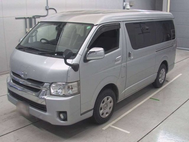 TOYOTA HIACE