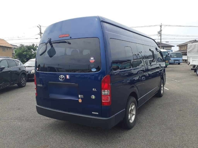 TOYOTA HIACE