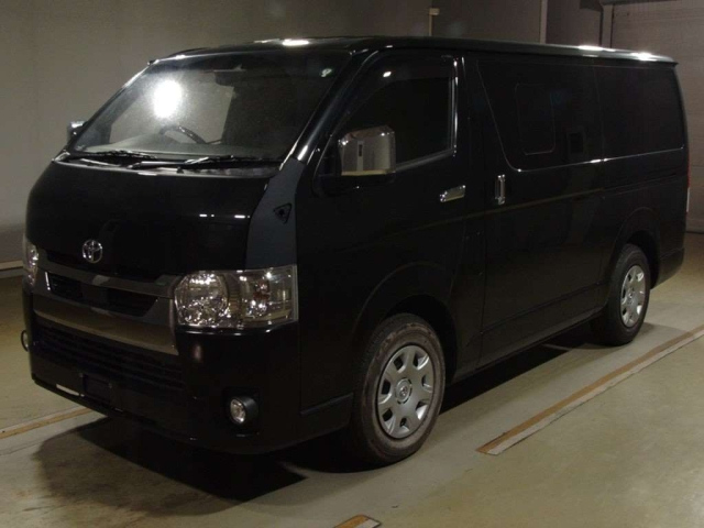 TOYOTA HIACE VAN