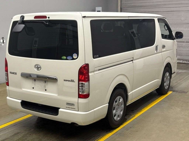 TOYOTA HIACE VAN