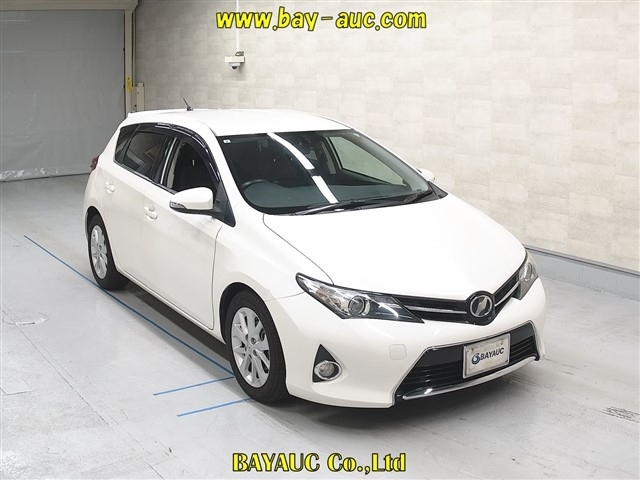 TOYOTA AURIS
