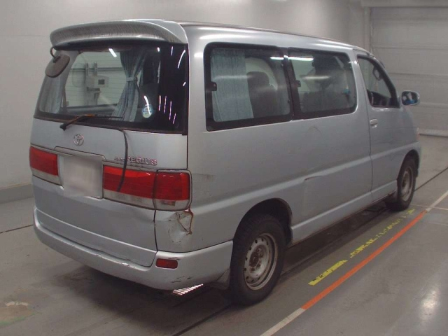 TOYOTA HIACE REGIUS