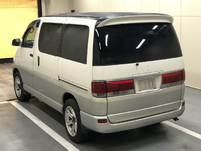 TOYOTA HIACE REGIUS