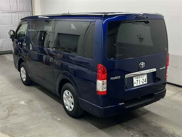 TOYOTA HIACE VAN