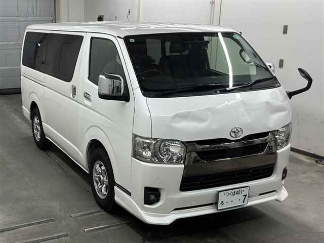 TOYOTA HIACE VAN
