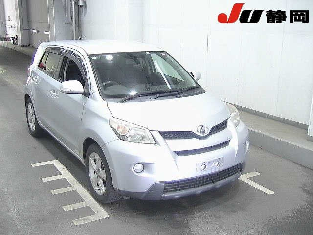 TOYOTA IST