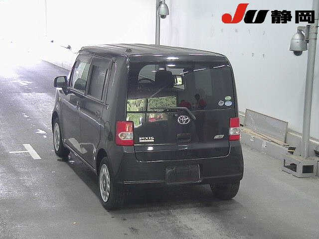 TOYOTA PIXIS SPACE