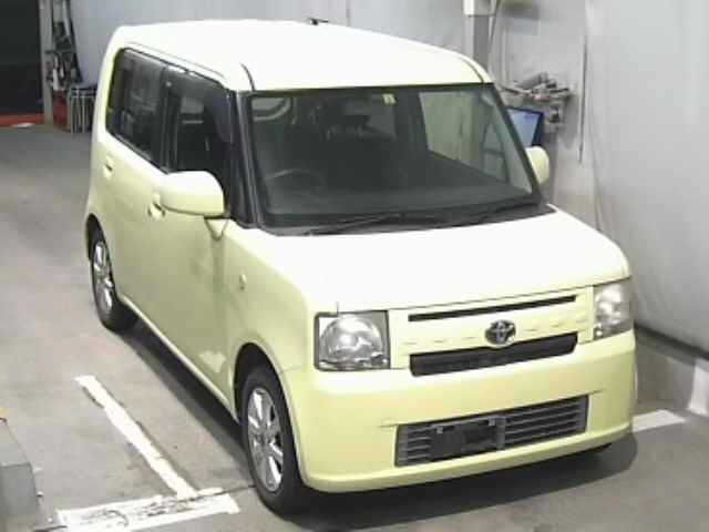 TOYOTA PIXIS SPACE