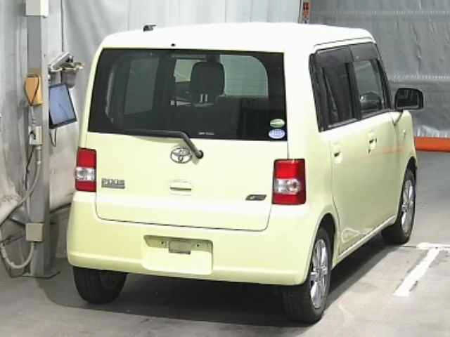 TOYOTA PIXIS SPACE
