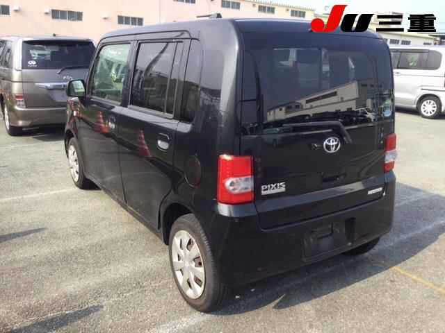 TOYOTA PIXIS SPACE