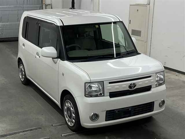 TOYOTA PIXIS SPACE