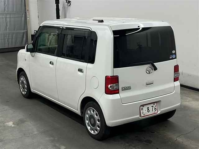 TOYOTA PIXIS SPACE