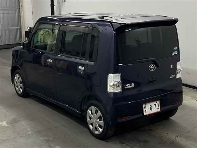 TOYOTA PIXIS SPACE