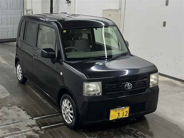 TOYOTA PIXIS SPACE