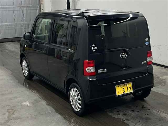 TOYOTA PIXIS SPACE