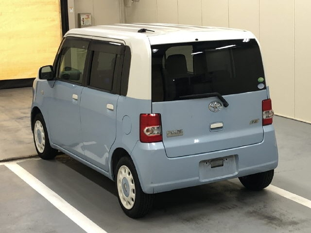 TOYOTA PIXIS SPACE