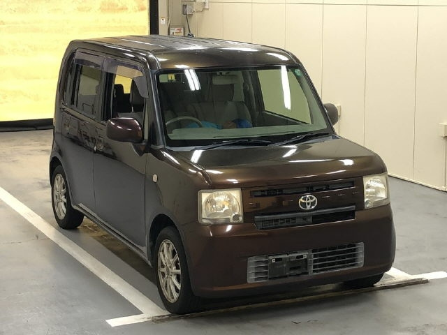 TOYOTA PIXIS SPACE